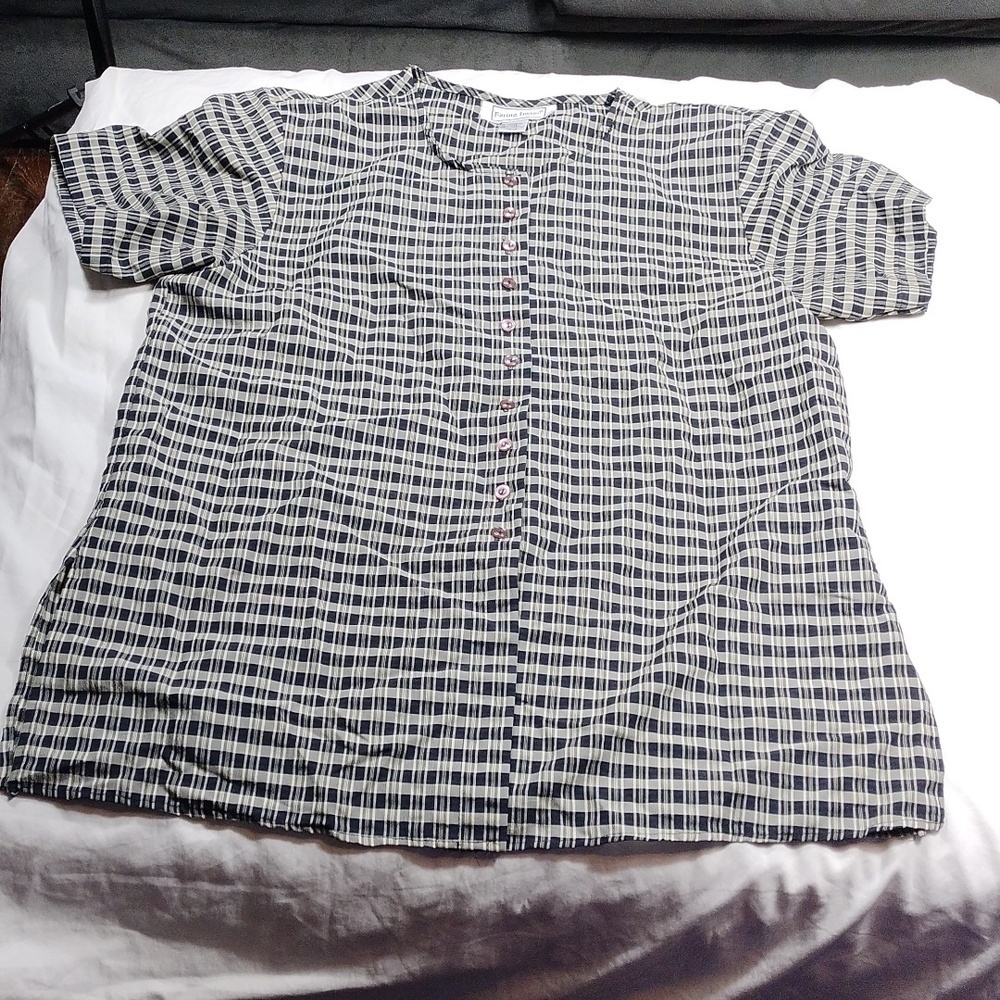 Fitting Image women's short sleeved button down blouse size 14/16